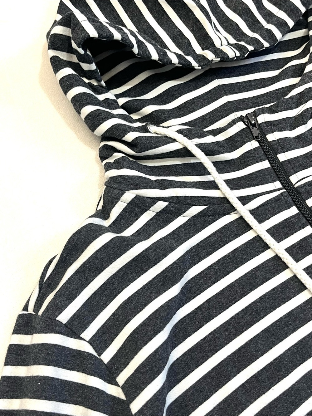 Vanilla Bay Women’s Dark Gray and White Striped Half-Zip Drawstring Hoodie XL - Picture 5 of 16